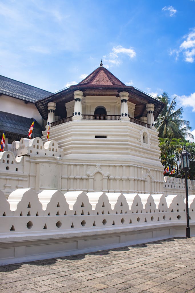 Beautiful view of the Temple of the Tooth, a historic landmark in Kandy, Sri Lanka.